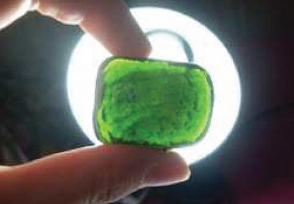 Foto de amostra de Vidro com 100% de ADF em substituição à sílica, POLLI, 2014.