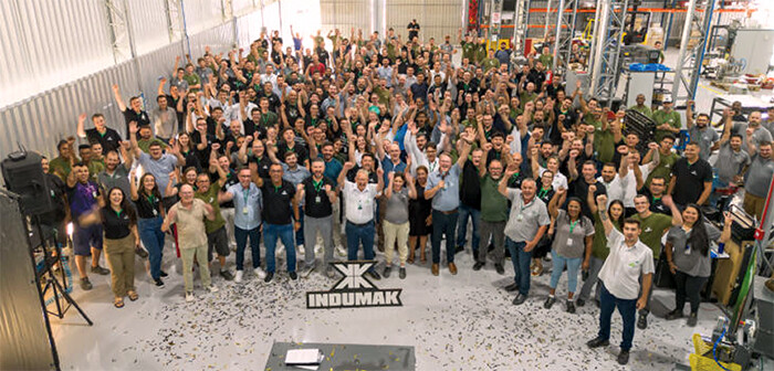 Foto do pessoal da Indumak.