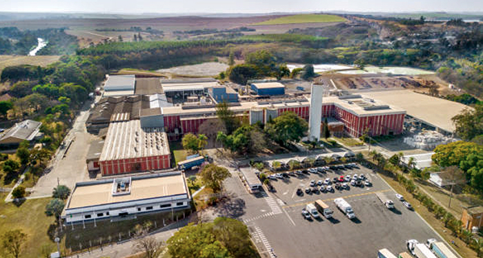 Foto da fábrica da Papirus, em Limeira, São Paulo.