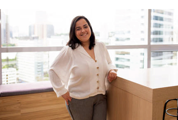 Foto da Diretora de Inovação da Smurfit Westrock, Rafaella Rufino.